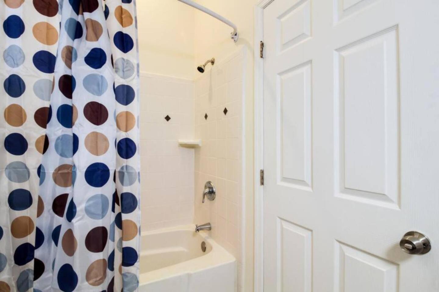 Apartamento Downstairs 2bd, Downtown Savannah