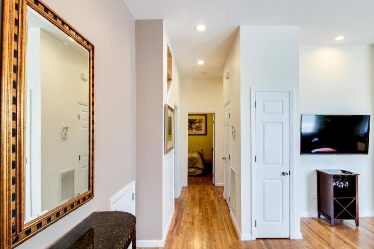 Downstairs 2bd, Downtown Apartamento Savannah